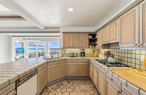 Del Mar House | The Oceanfront Whiteout