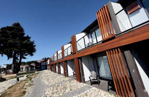 Davis Bay Hotel | The Oceanside, a Coast Hotel