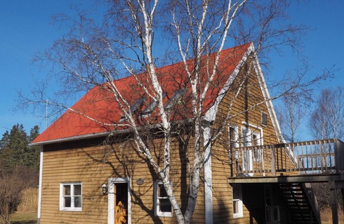 Heckmans Island Cottage | The Old Barn 4 bedrooms, 8-10 min to Blue Rocks and Lunenburg on peaceful Heckmans Island