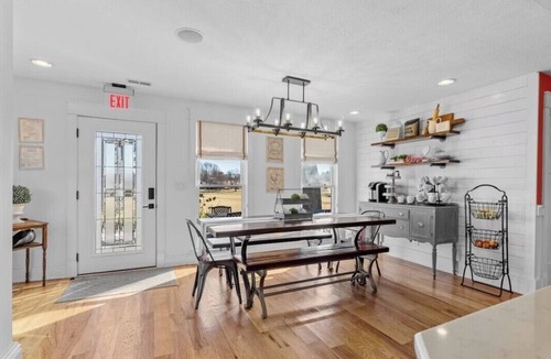 Rineyville Apartment | The Old Farmhouse Inn-The Nest Room
