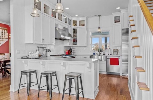 Rineyville House | The Old Farmhouse Inn is a charming 4-bedroom Farmhouse in Rineyville, Kentucky