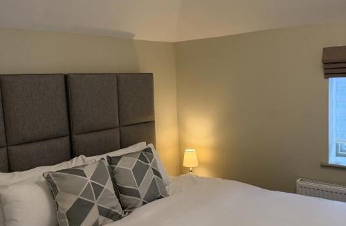 Frampton Hotel | The Old Kings Head