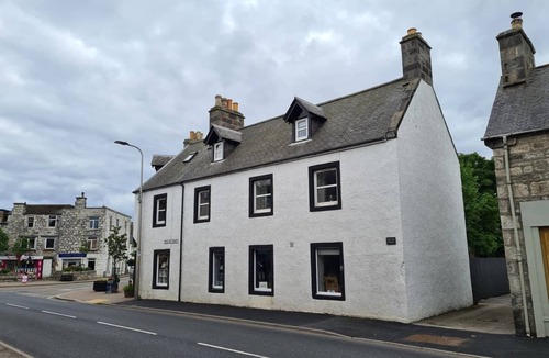 Brora Apartment | The Old Library is a stylishly decorated 3-bedroom property located in the heart of Brora. Combining comfort and contemporary style throughout, it offers a welcoming space that is perfect for relaxing, exploring, or simply enjoying time together.