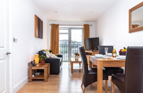 Newbury Apartment | The Old Library - Modern Apartment near the Train Station and Racecourse