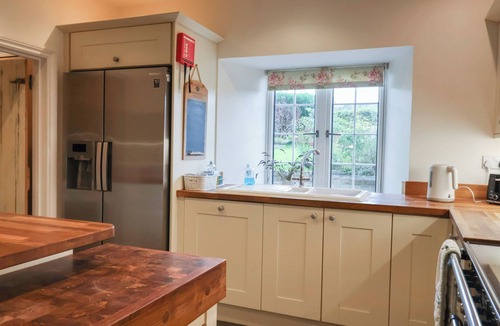 Lifton House | THE OLD MANOR HOUSE, pet friendly, with pool in Lifton