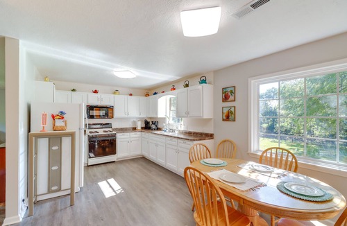 Saint Joe House | 'The Old Parsonage' Pindall House w/Patio!