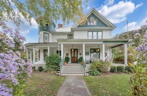 Alderson Apartment | The Old Victorian, Relaxing 4-bedroom Bed & Breakfast in Historic Alderson, WV, with AC, WiFi