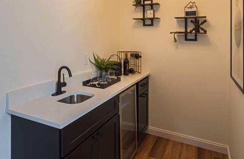 Sioux Falls House | The Olive Branch |2 bed 2 bath| Wine Bar