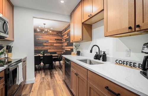 Sioux Falls House | The Olive Branch |2 bed 2 bath| Wine Bar