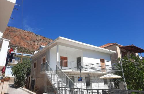 Leonidio Apartment | The olive House