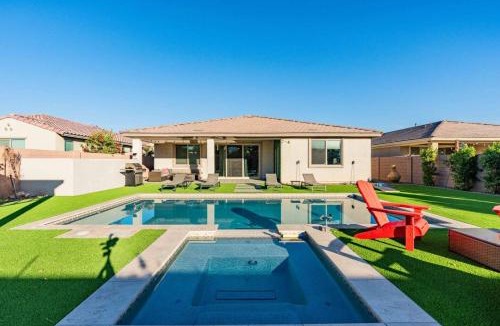Glendale House | The One Glendale Pool & Spa State Farm