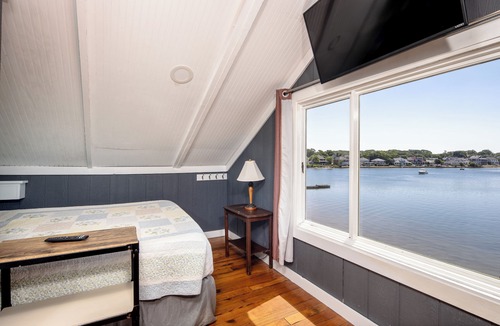 Onset House | The Onset Beach Compound-Cape Cod Beach Resort & Oceanic Habitat
