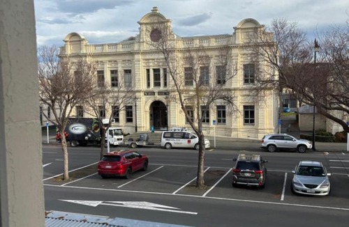 Oamaru Apartment | The Opera View Suite