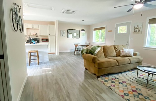 Clinton House | The Orchard House: Close to the Katy Trail, Truman Lake and Historic Downtown