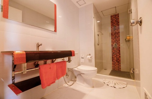 Pak Nakhon Hotel | The Original Orange Rooms