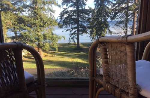 Regional District of Nanaimo House | The Outlook at Deep Bay - North Suite