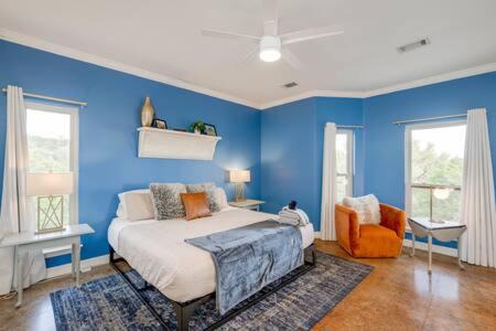 Dripping Springs House | The Outlook - Spa and deck views of Hill Country