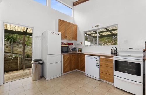 Tutukaka House | The Outlook - Whangaumu Bay Holiday Home