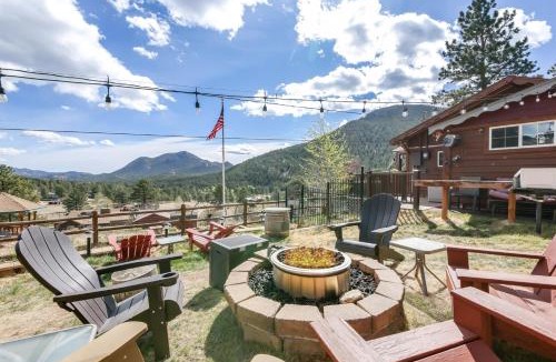 Estes Park House | The Overlook at Eagle Cliff Estes Park Mountain Retreat w Hot Tub & Outdoor Bar