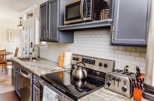 Lake Hamilton House | The Owl House cheerful, bright, updated 2B A-frame