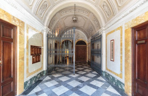 Lucca Historical Center Apartment | The Palatial Suite: Smart Luxury Home in Lucca