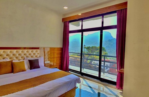 Mount Abu Hotel | The Palm Villa