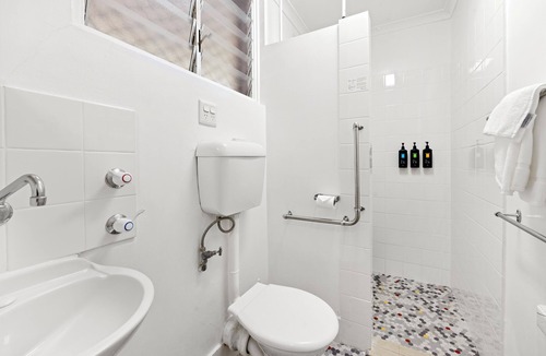 Wollongong CBD Hotel | The Palms Motel (Formerly Flinders Motel)