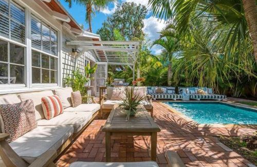Flamingo Parks House | The Palms Resort Oasis - Guest House Full Kitchen