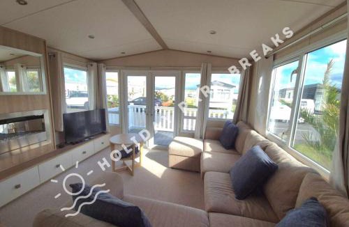 Selsey House | The Palms - Spacious 3 Bed at Seal Bay Resort in Selsey