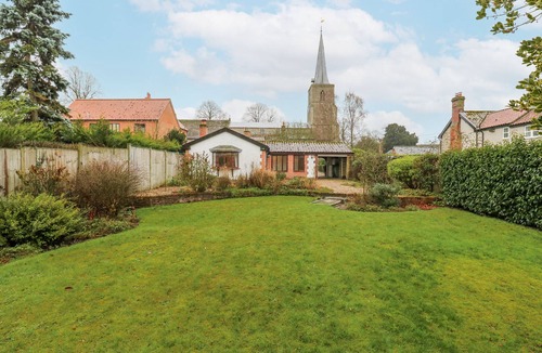 Banham Cottage | THE PANTILES, pet friendly, with open fire in Banham