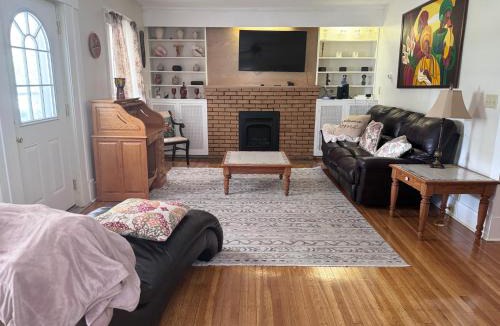 Downtown Buffalo Apartment | The Paradise House steps from the Heart of Hertel
