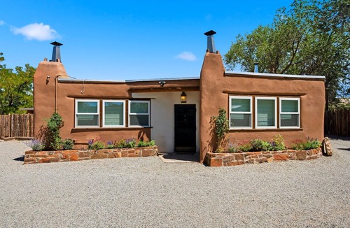 Downtown Santa Fe Hotel | The Parador | Farmhouse 9 | Downtown