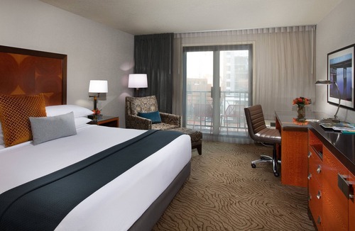 Downtown Portland Hotel | The Paramount Hotel