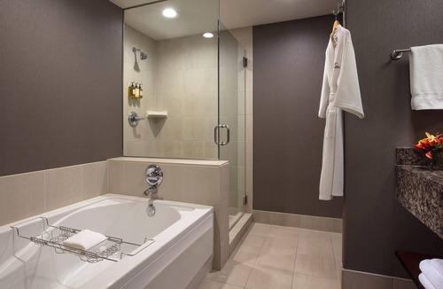 Downtown Portland Hotel | The Paramount Hotel