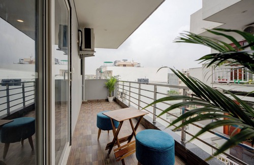 Sector 51 Apartment | The Paras Studio Serviced Apartment with Balcony