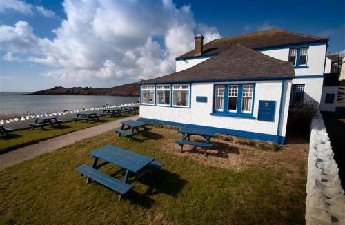 Coverack Bed & Breakfast | The Paris Hotel