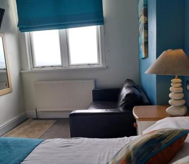 Coverack Bed & Breakfast | The Paris Hotel