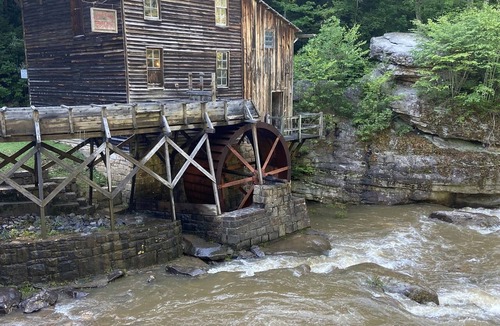 Fayetteville House | The Park House sleeps 9 comfortably. Come visit the NRGNP in Wild, Wonderful WV.