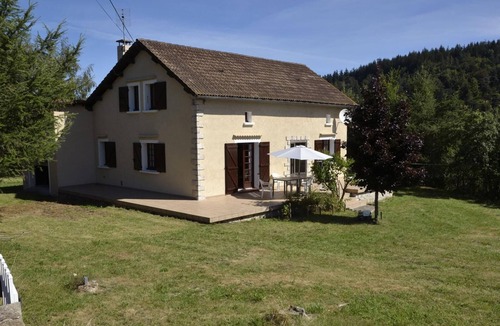 Villeneuve House | The Parrot in Margeride