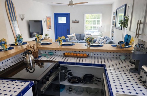 Mango Groves House | The Peacock Bungalow - Newly Renovated, Heated Pool & Jacuzzi, 5 min to Beach