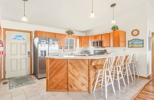 Sea Retreat House | The Pearl: Oceanfront w/Private Beach Access