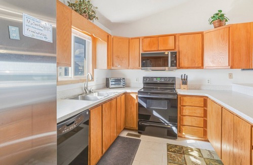 Sea Retreat House | The Pearl: Oceanfront w/Private Beach Access