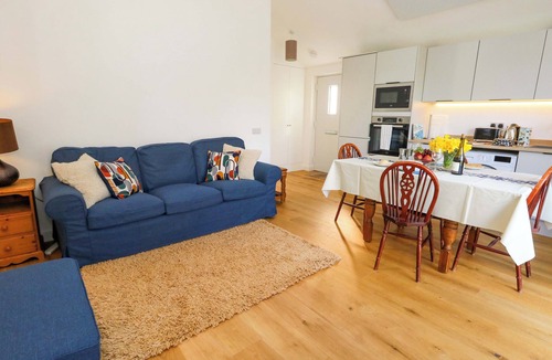 Melbury Osmond Cottage | THE PEBBLE, pet friendly, with a garden in Yetminster