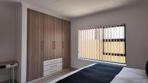 Mahikeng House | The Pebbles-UB