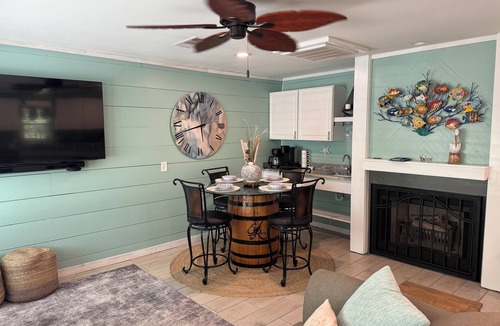 Carrabelle Cottage | The Pelican Post 1 bedroom beach cottage