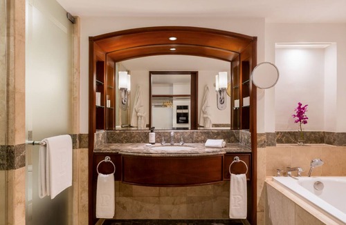 Urdaneta Hotel | The Peninsula Manila