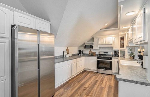 Stevensville Condo | The Penthouse | Wineries | Michigan Beaches