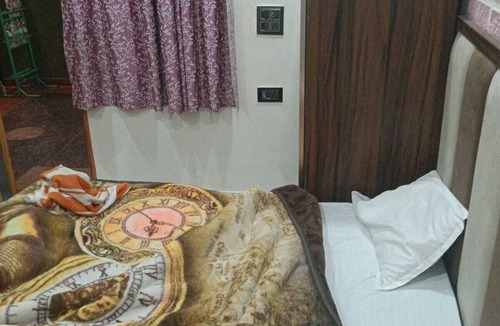 Vrindavan Hotel | ; THE PERFECT HAVEN FOR YOUR COMFORT' A PEASEFUL RETREAT ,