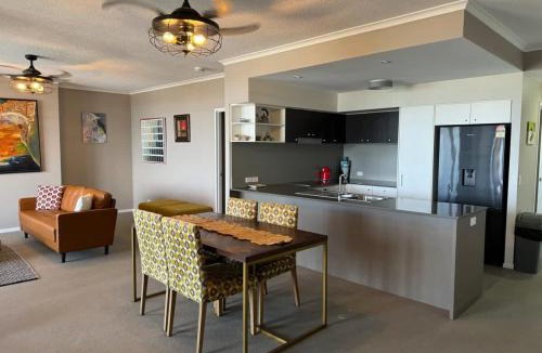 Gladstone Apartment | The Perfect Host @ Curtis Apartments