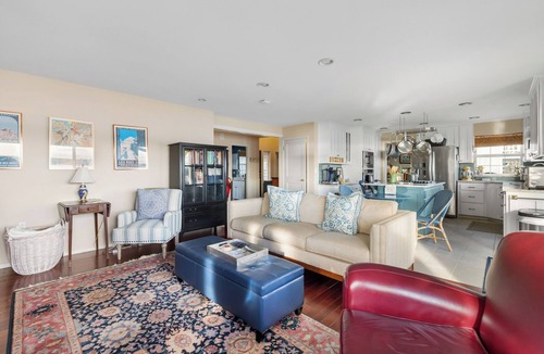 Allyn-Grapeview House | The perfect location for a peaceful getaway on Case Inlet in Puget Sound